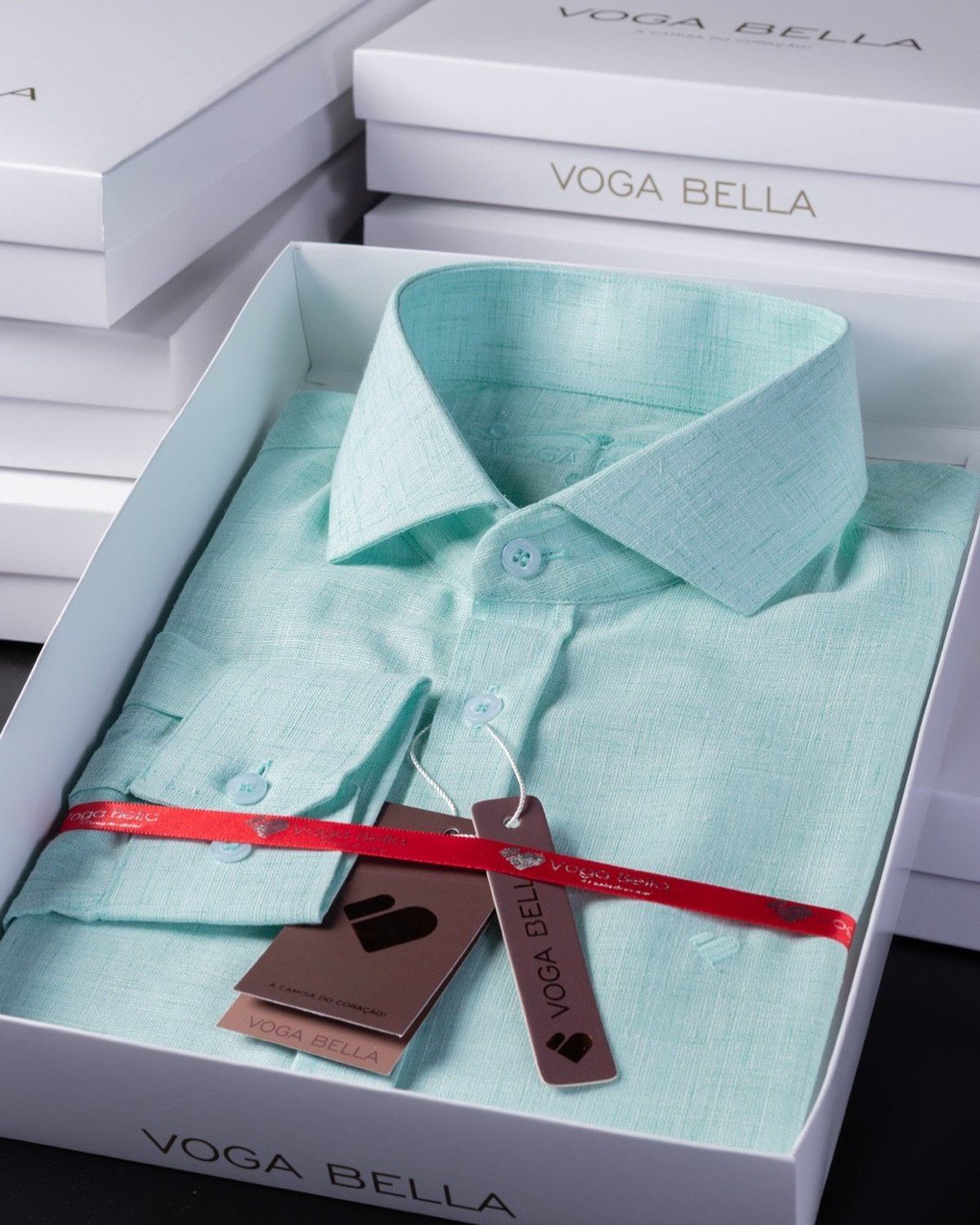 Camisa verde clara Vogabella em caixa